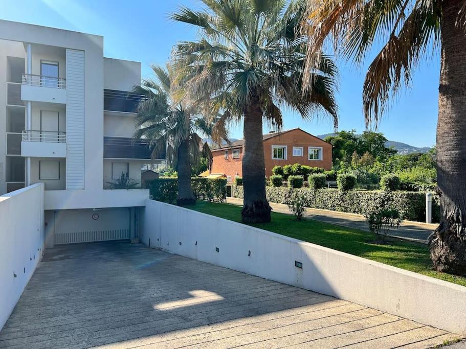 Luxury 3 Piece Garden Apartment In Cannes Marina Mandelieu Exterior foto